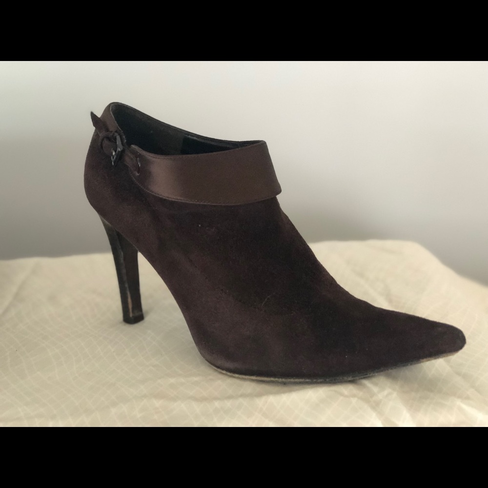 Stuart weitzman chocolate suede bootie size 7